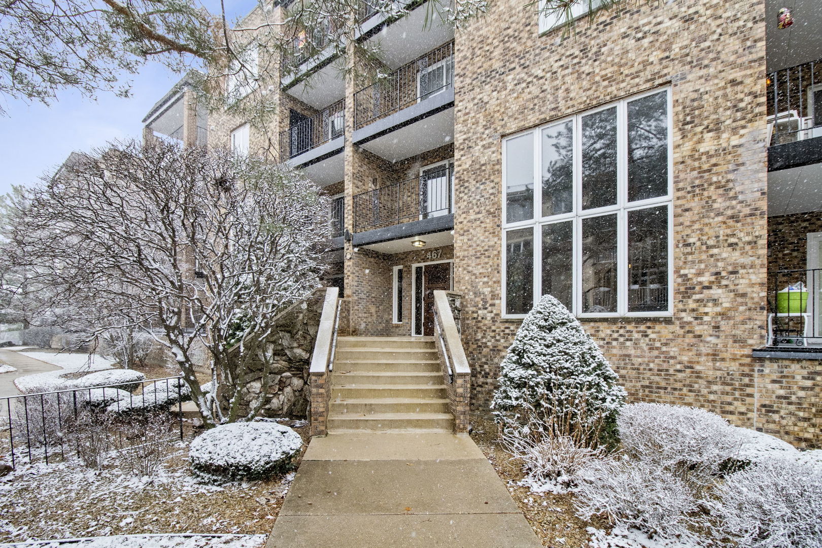 467 Hiawatha Trail #106, Wood Dale, IL 60191