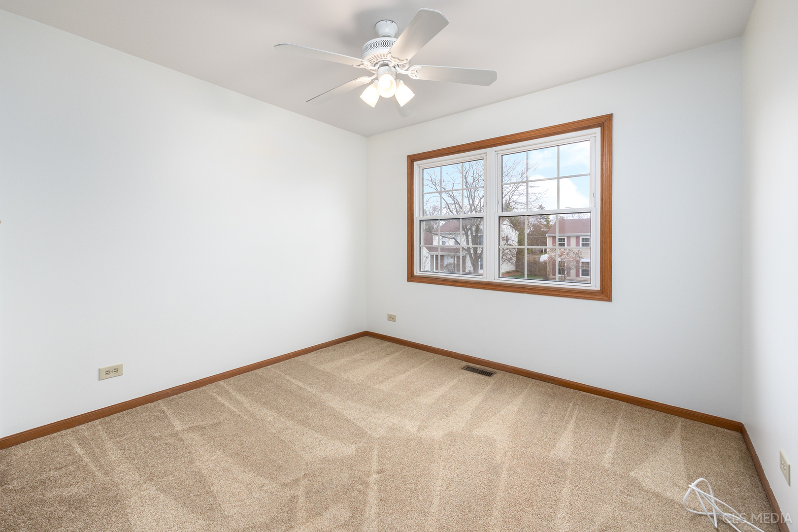 942 Hill Crest Drive, Carol Stream, IL 60188
