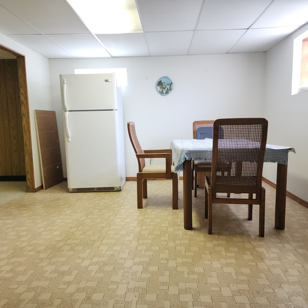 6424 W 93RD Street, Oak Lawn, IL 60453