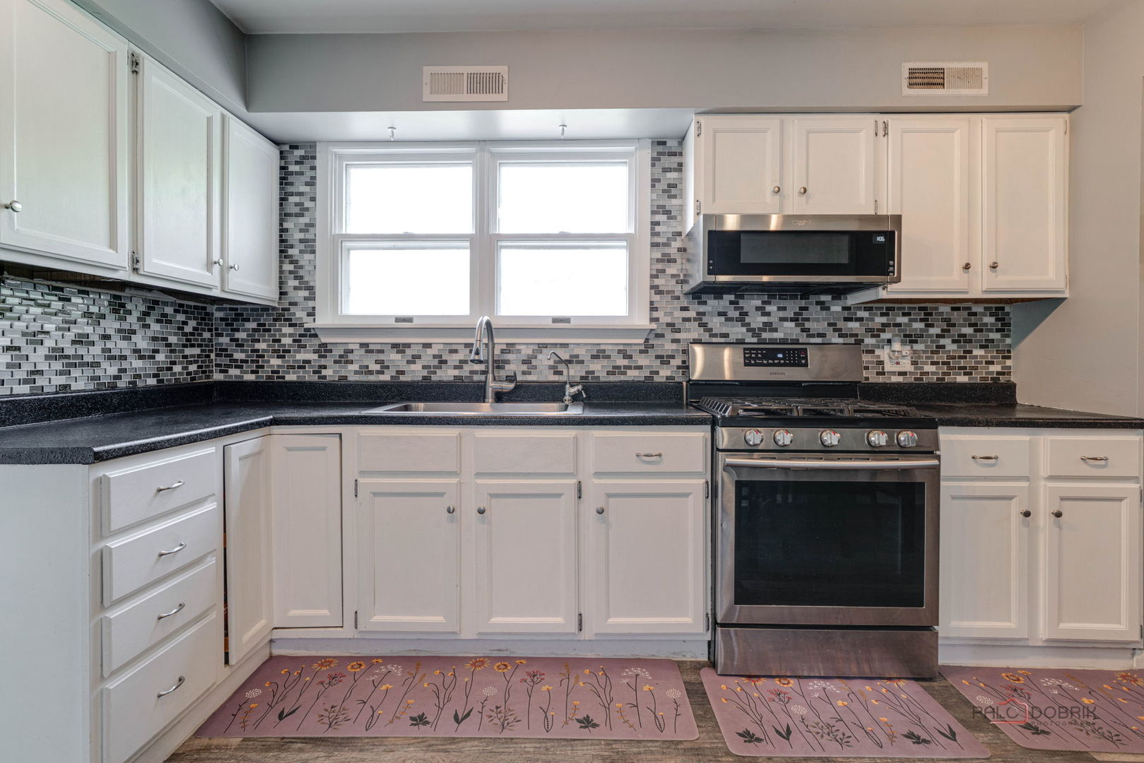 26426 N Willow Avenue, Mundelein, IL 60060