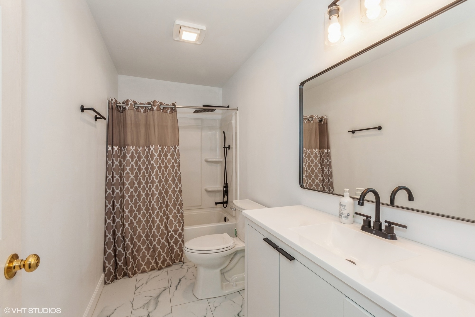 736 N Gary Avenue #208, Carol Stream, IL 60188