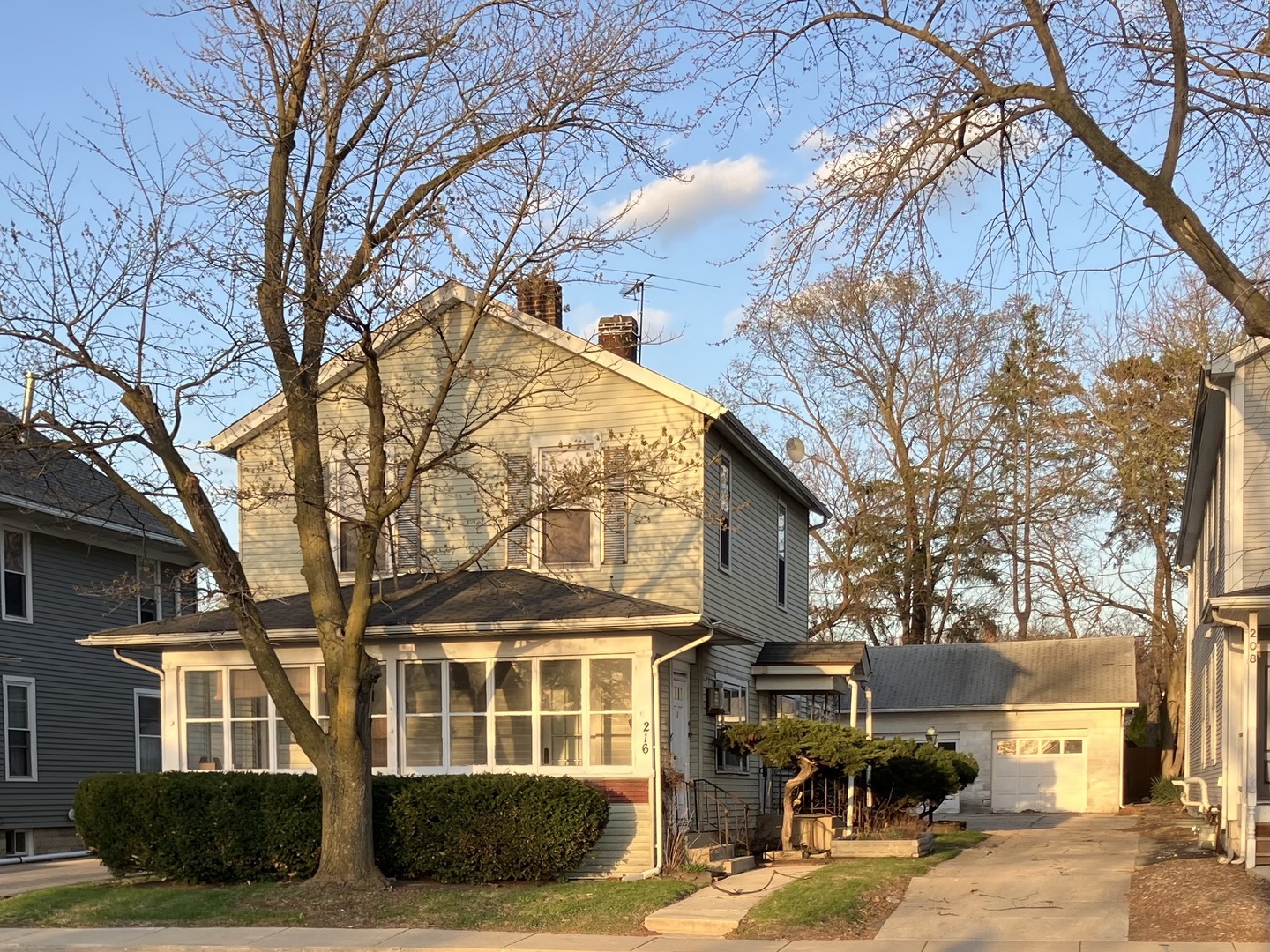 216 N Washington Street #1, Naperville, IL 60540