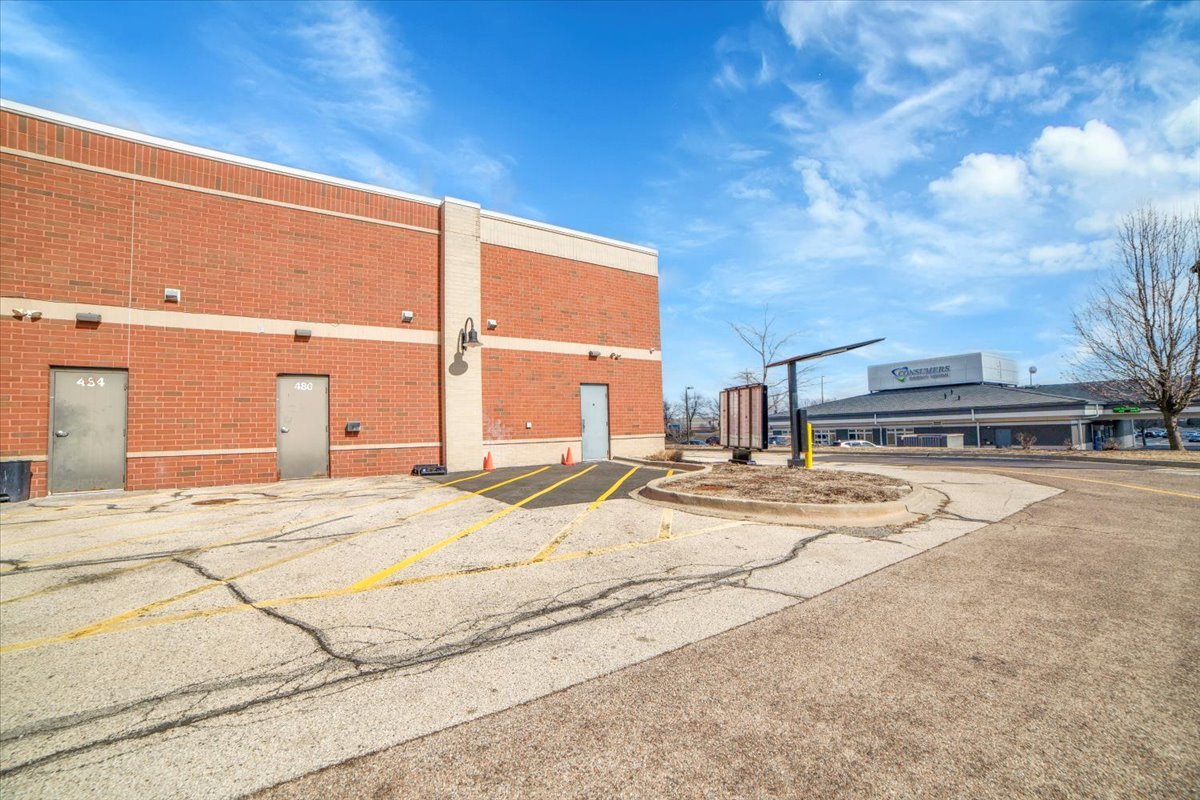476 W Army Trail Road, Carol Stream, IL 60188