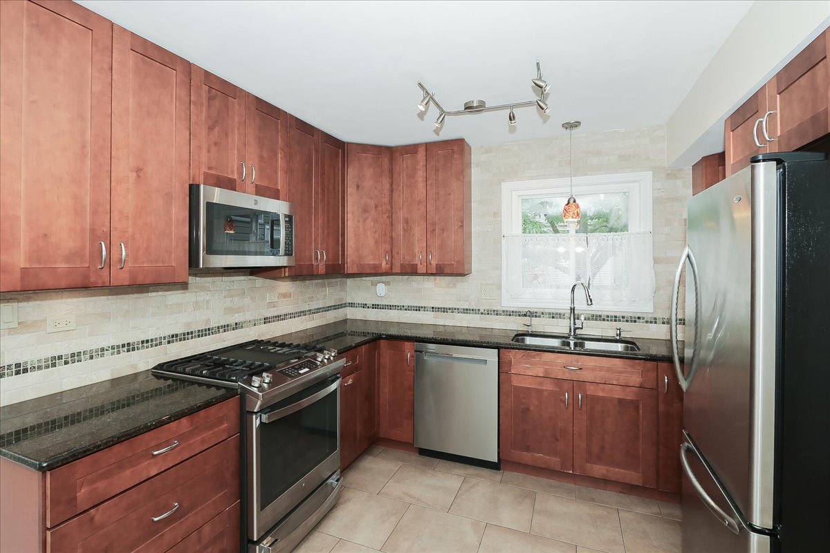 4946 Somerton Drive, Hoffman Estates, IL 60010