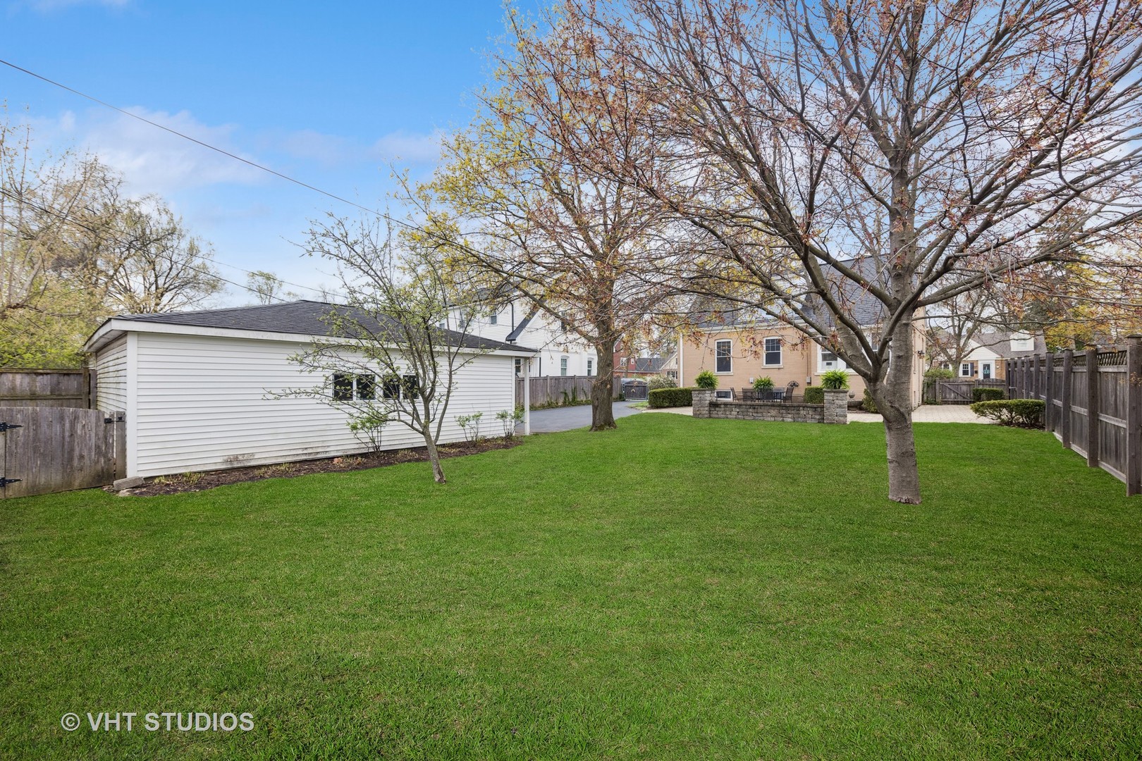 109 Hiawatha Drive, Clarendon Hills, IL 60514