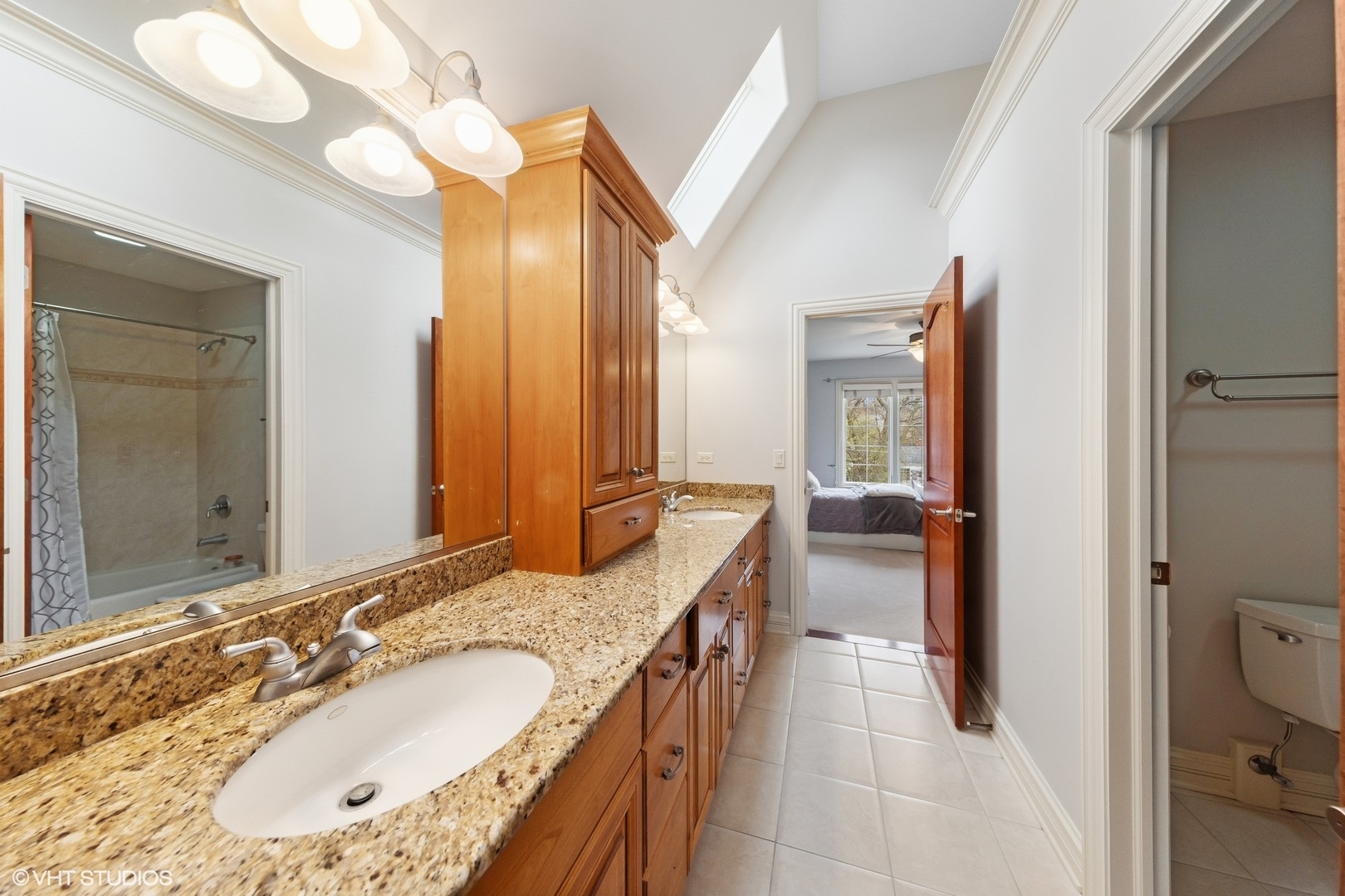 210 S Prospect Street, Clarendon Hills, IL 60514