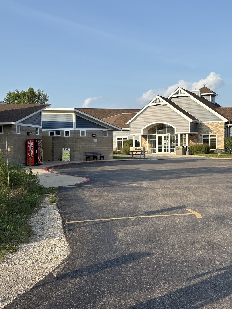 112 Staffordshire Drive, Poplar Grove, IL 61065