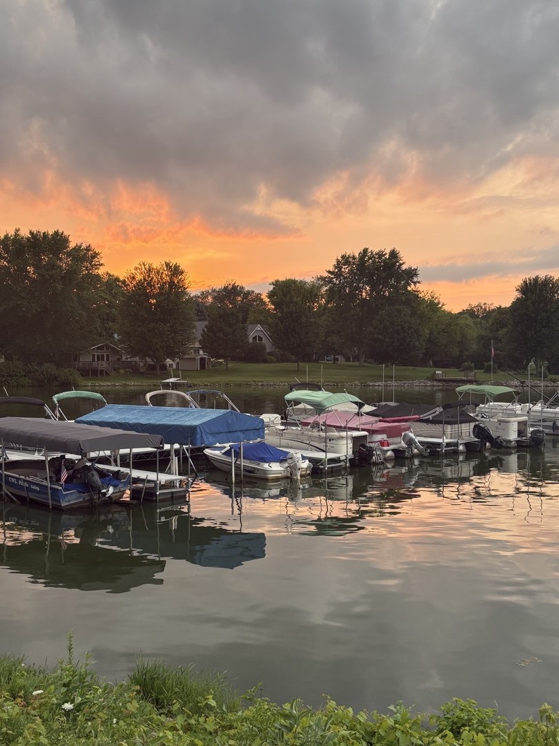 112 Staffordshire Drive, Poplar Grove, IL 61065