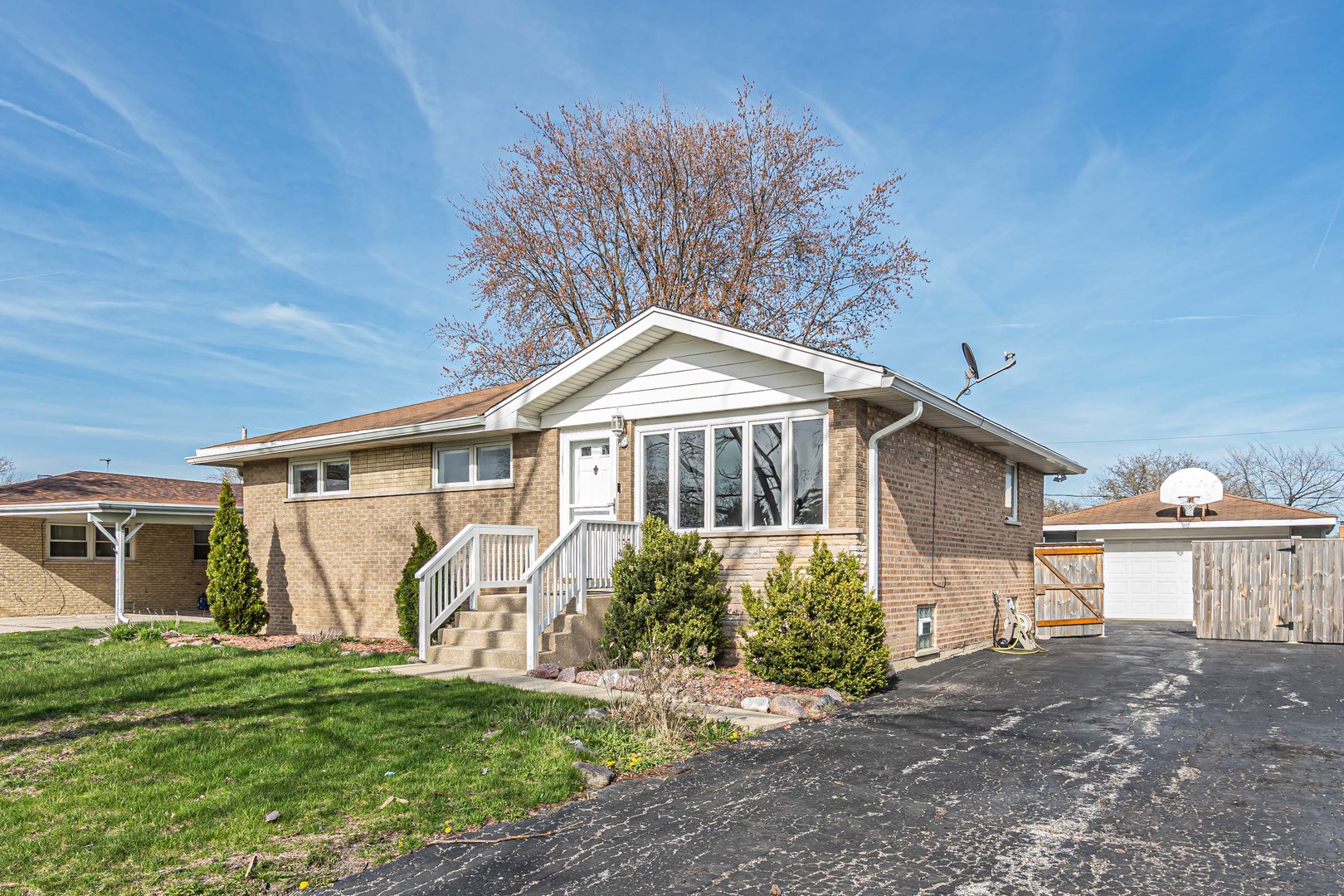 8121 Odell Avenue, Bridgeview, IL 60455