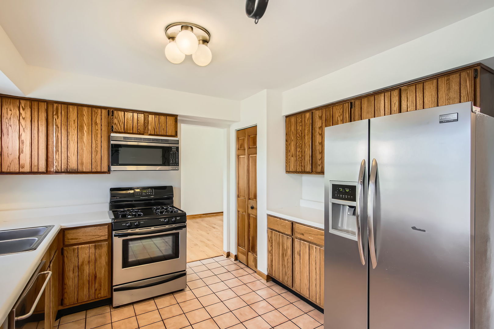 4665 Olmstead Drive, Hoffman Estates, IL 60192
