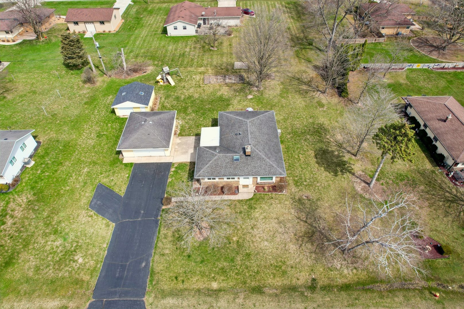 1414 W Daniel Lane, Oak Creek, WI 53154