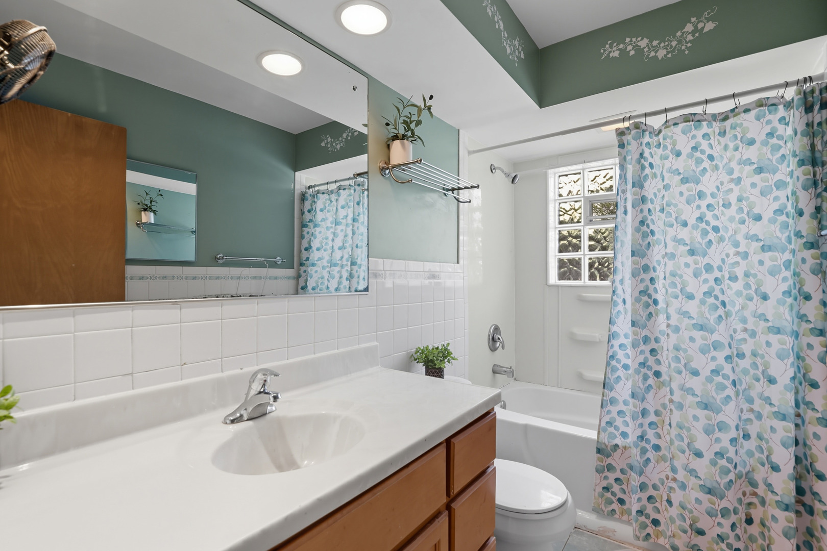 4107 N Keeler Avenue #2H, Chicago, IL 60641