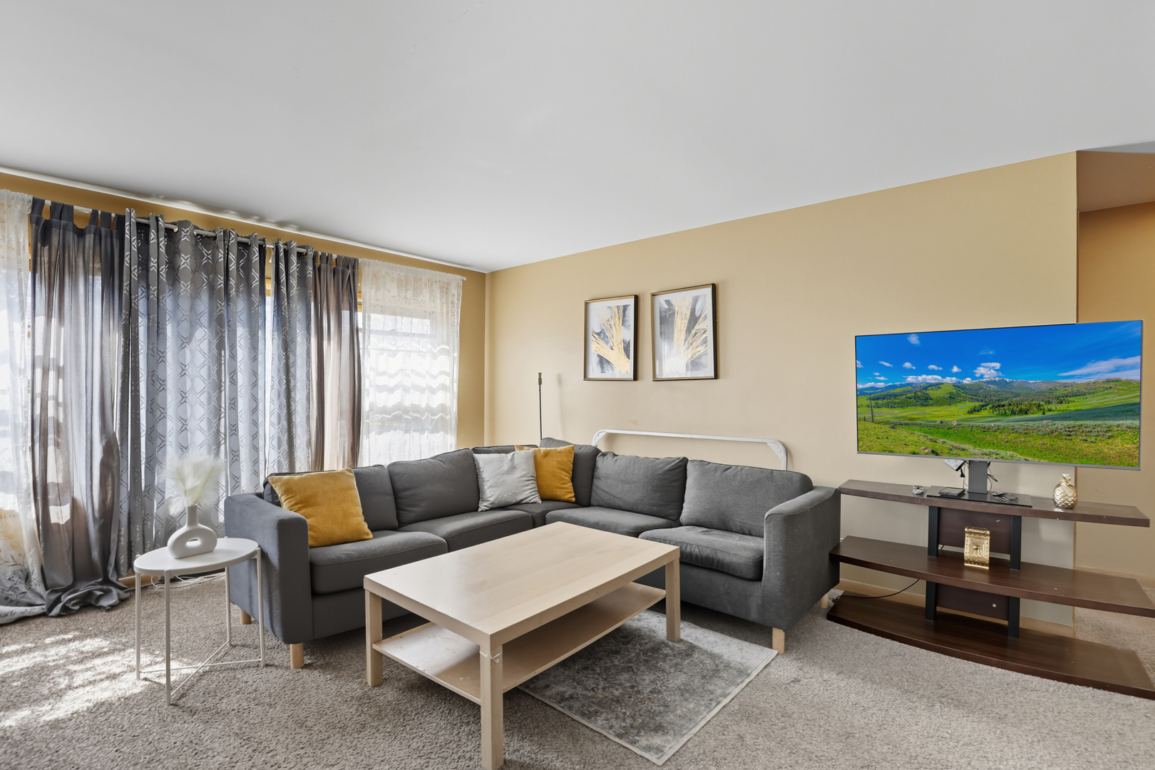 4107 N Keeler Avenue #2H, Chicago, IL 60641