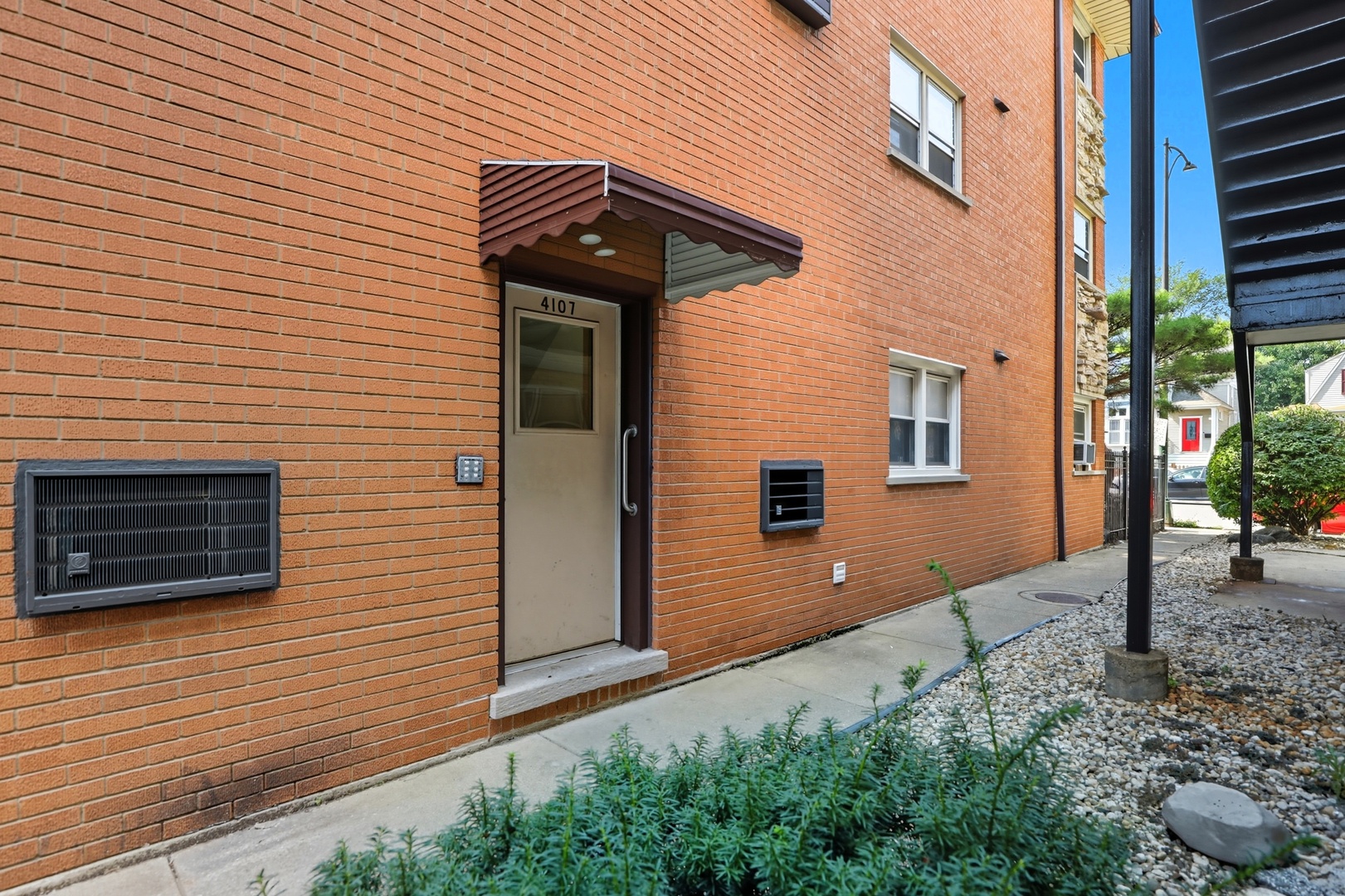 4107 N Keeler Avenue #2H, Chicago, IL 60641