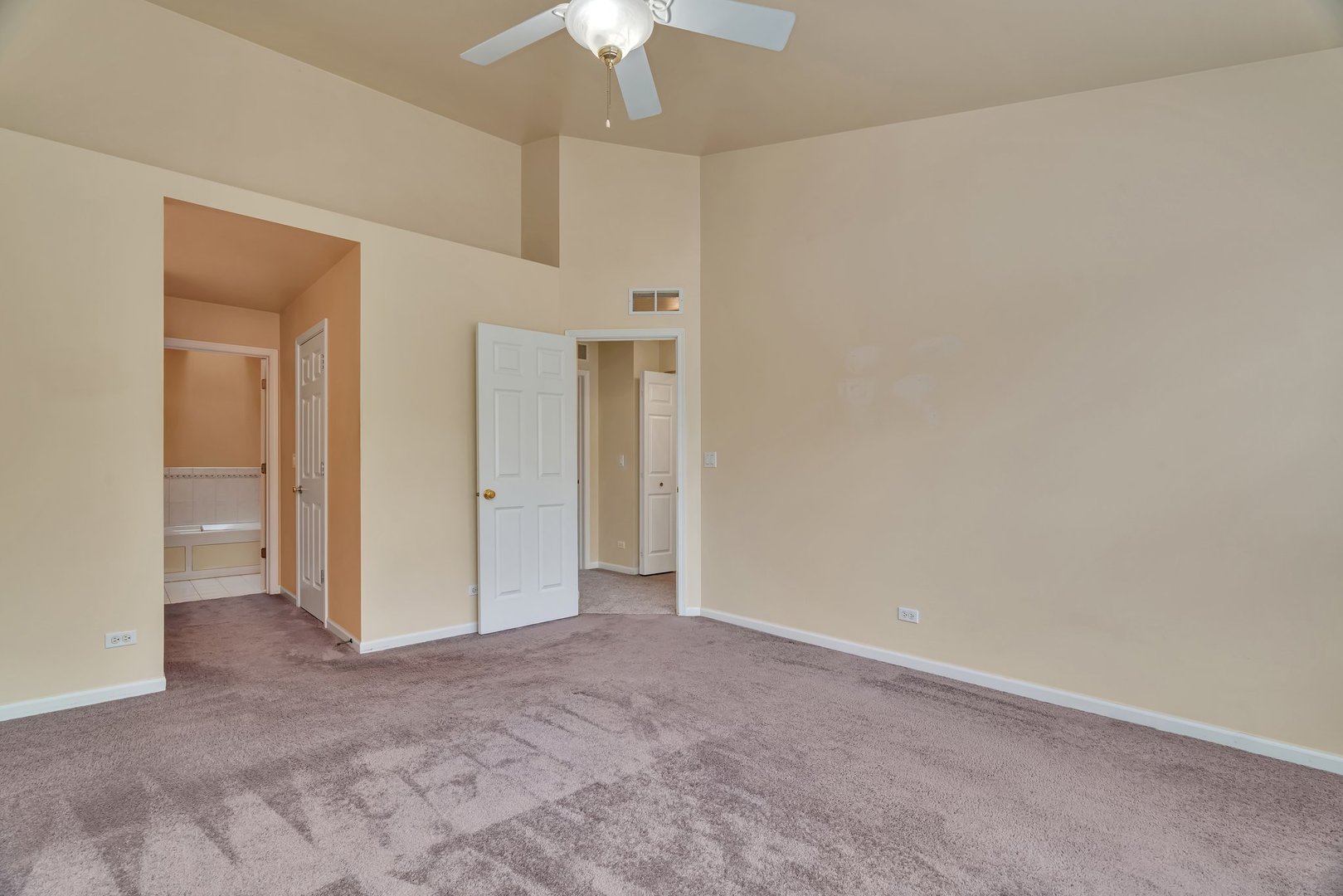 1109 Longwood Drive, Lisle, IL 60532