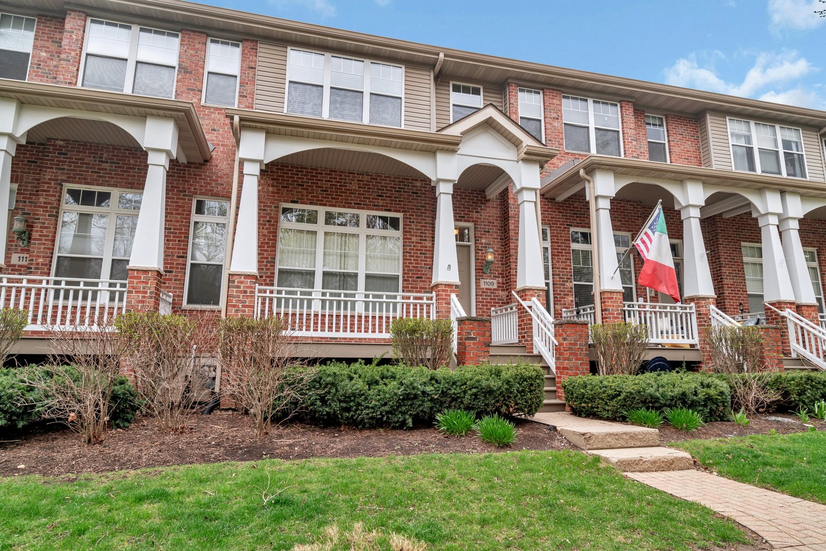 1109 Longwood Drive, Lisle, IL 60532
