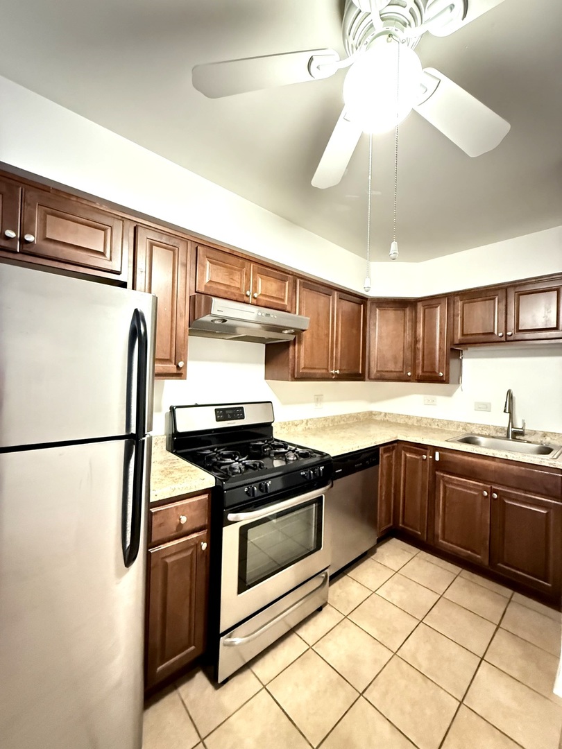 153 Gregory Street #17, Aurora, IL 60504