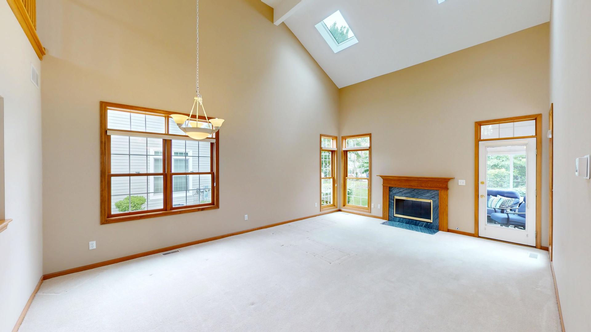 2013 Waverly Circle, St. Charles, IL 60174