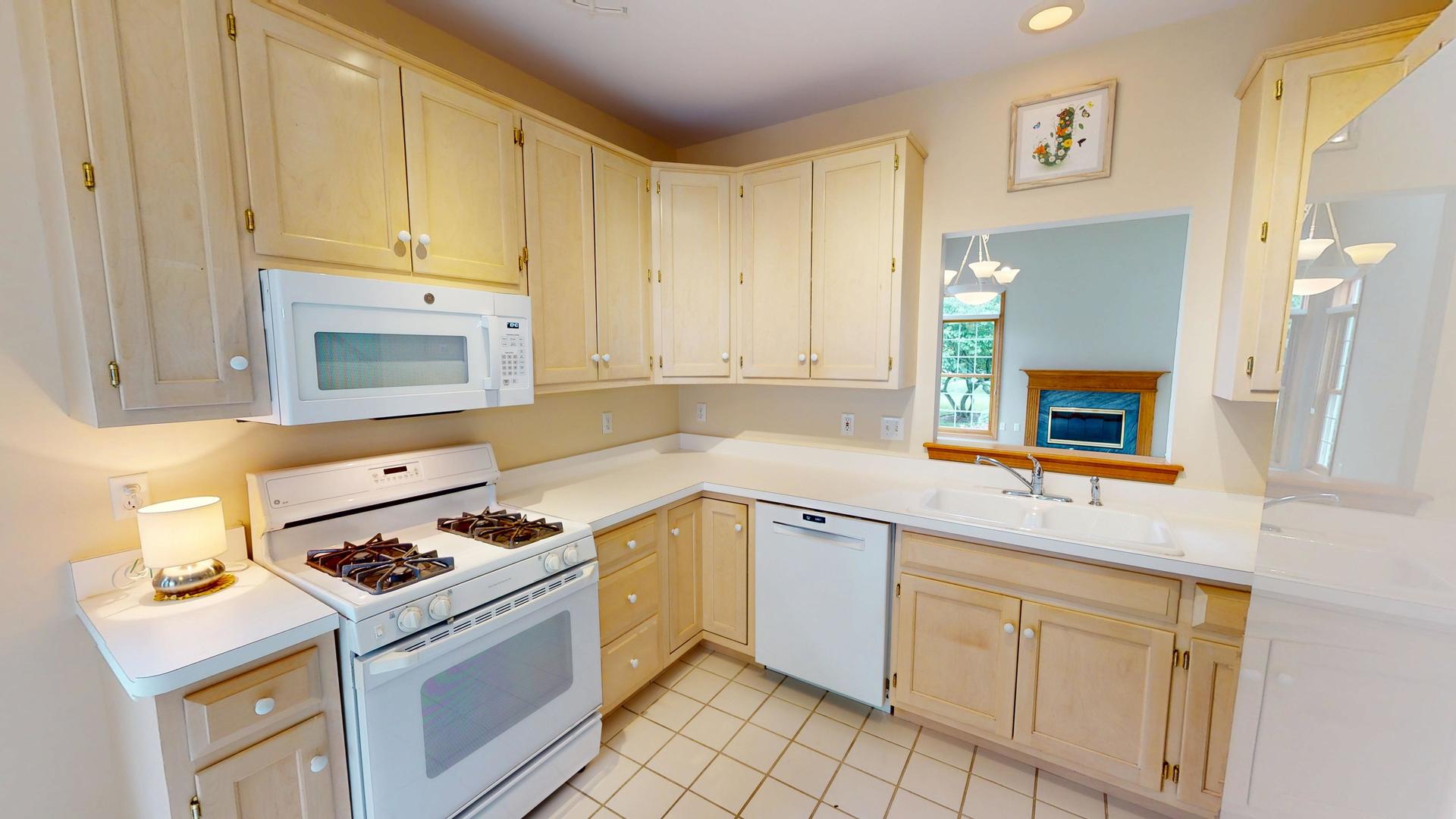 2013 Waverly Circle, St. Charles, IL 60174