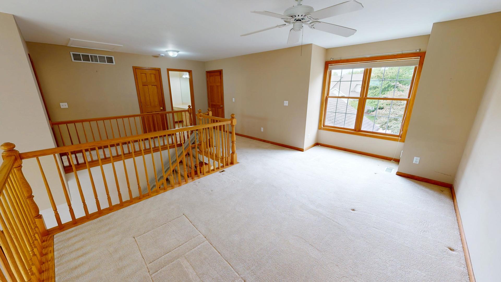 2013 Waverly Circle, St. Charles, IL 60174
