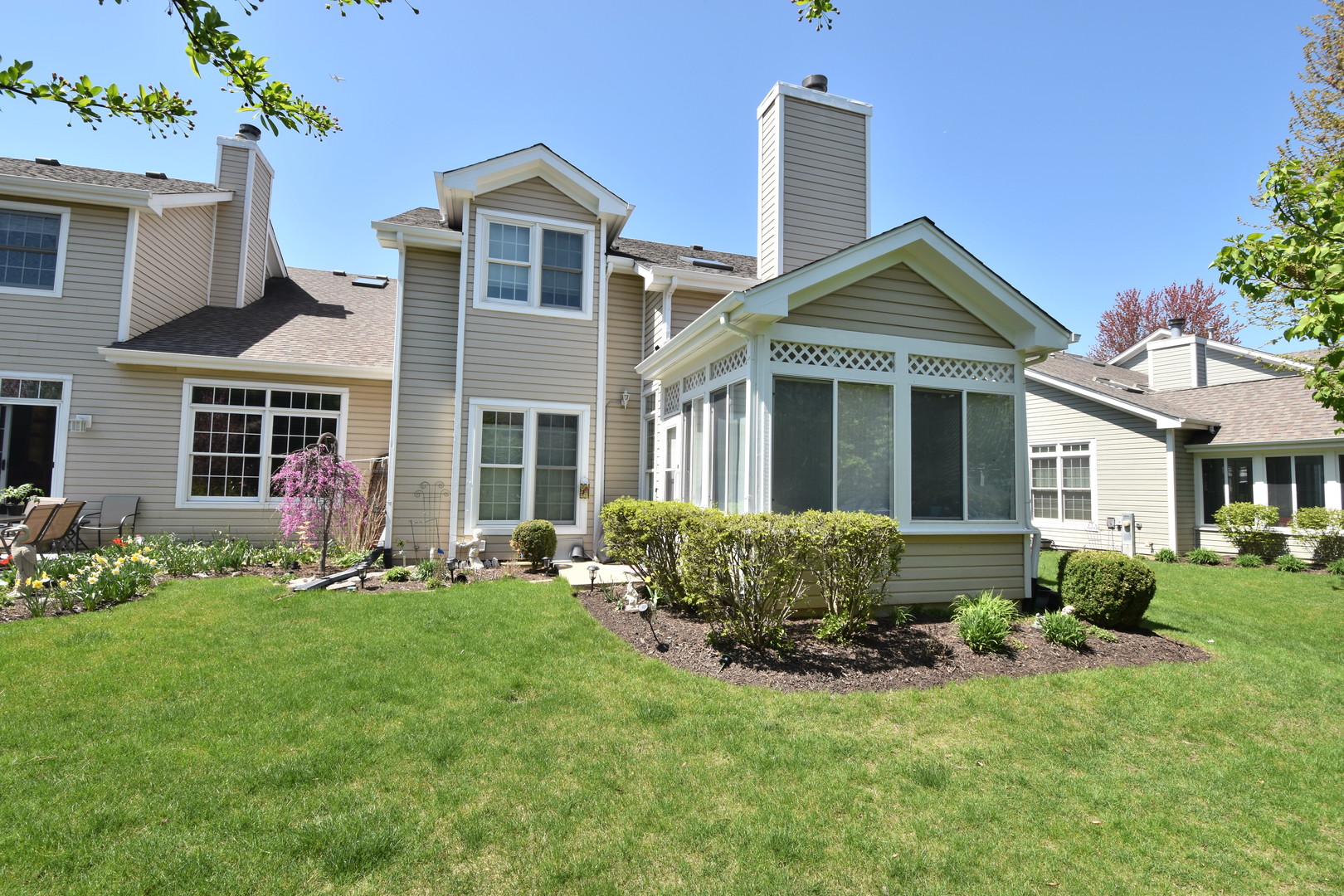 2013 Waverly Circle, St. Charles, IL 60174