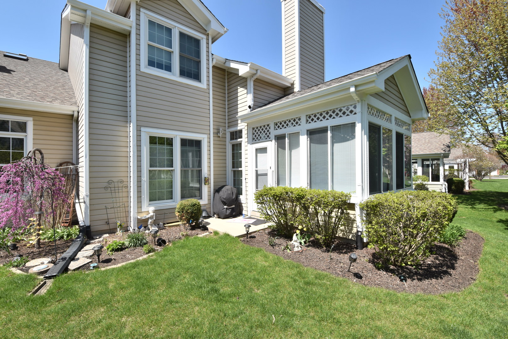 2013 Waverly Circle, St. Charles, IL 60174