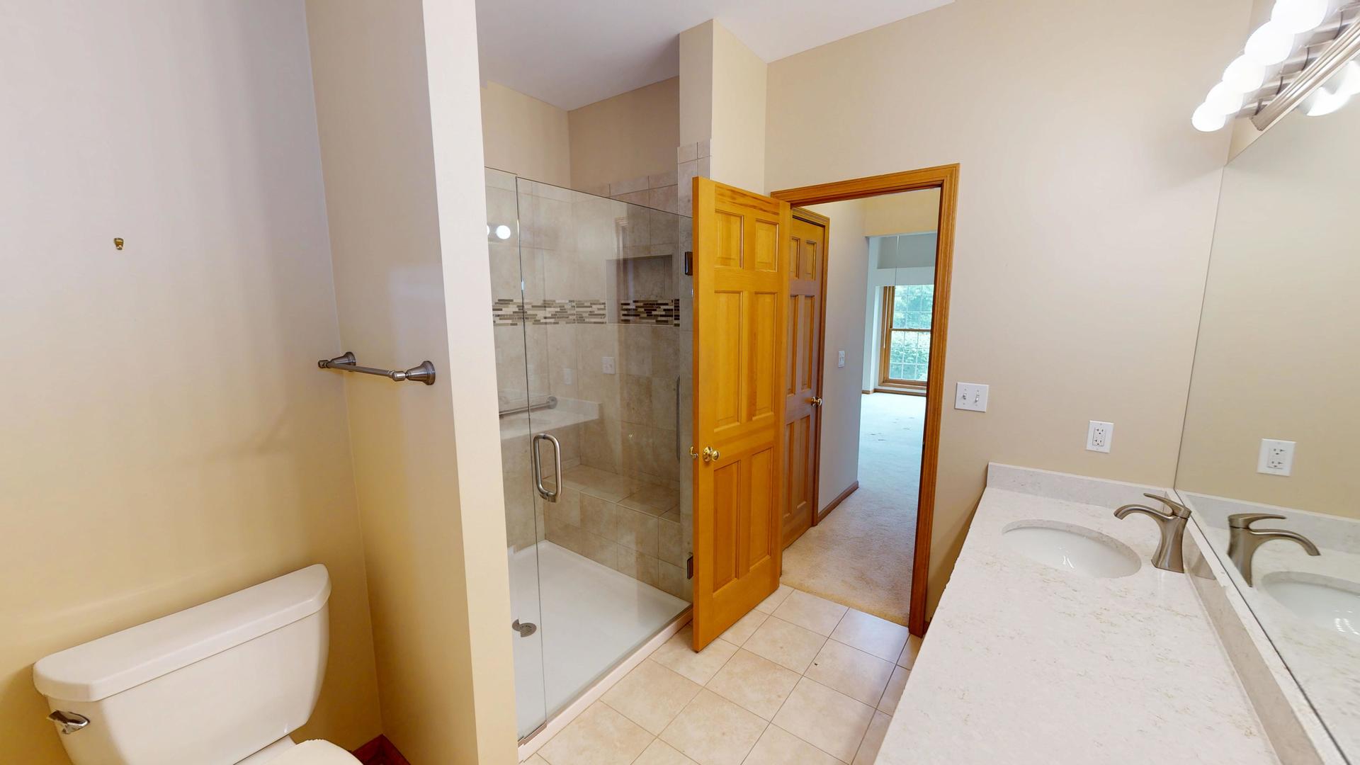 2013 Waverly Circle, St. Charles, IL 60174