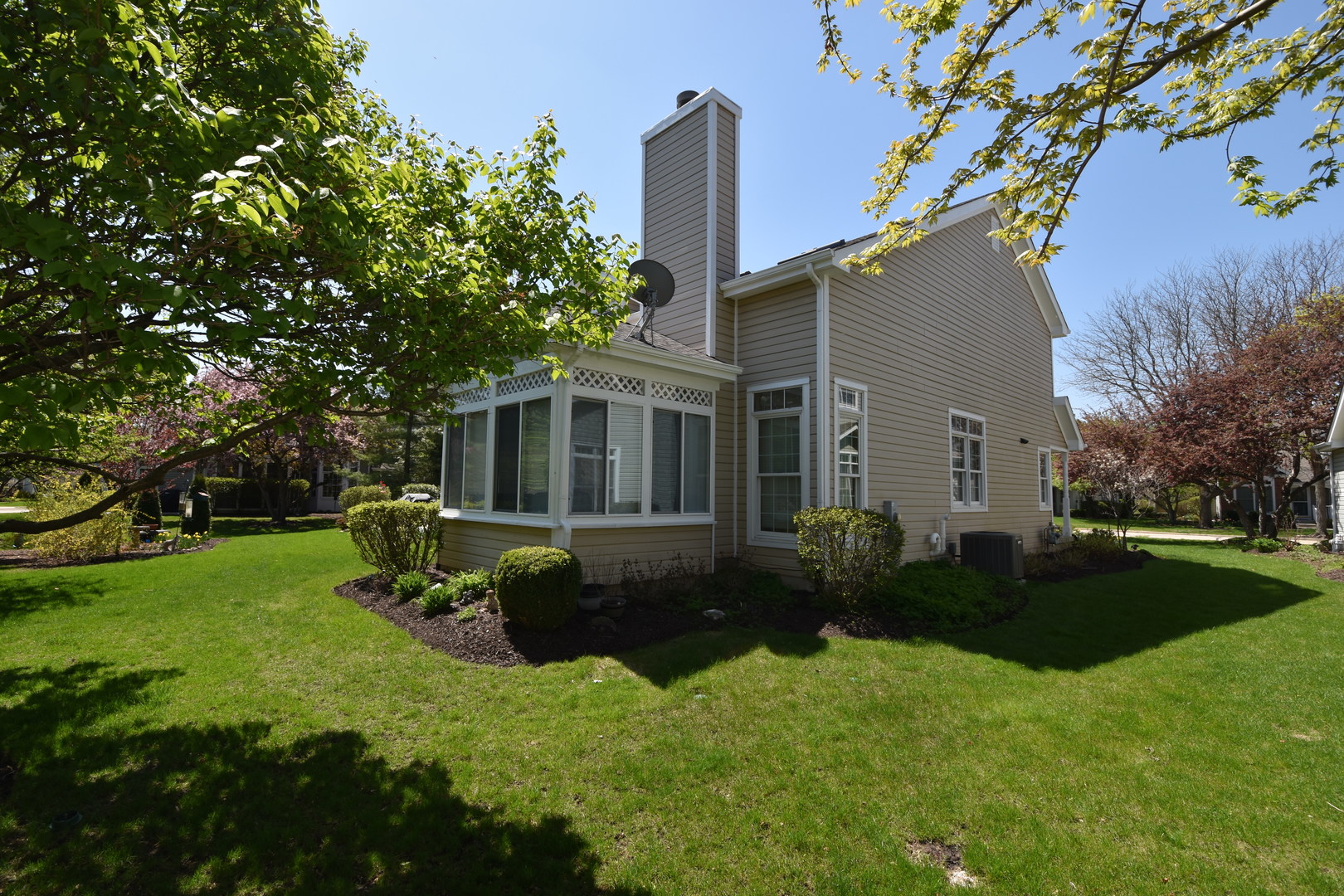 2013 Waverly Circle, St. Charles, IL 60174