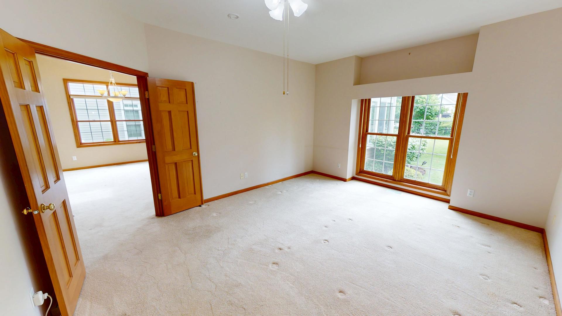 2013 Waverly Circle, St. Charles, IL 60174