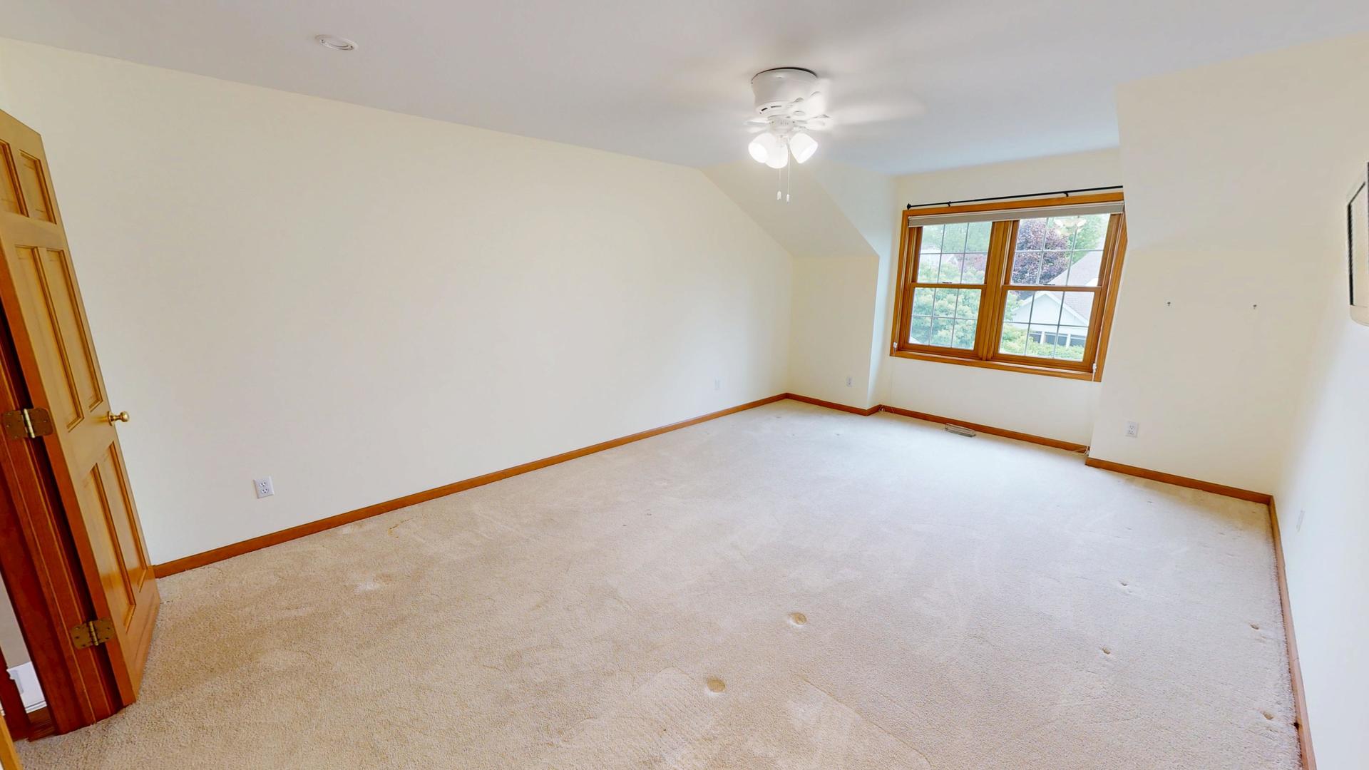 2013 Waverly Circle, St. Charles, IL 60174