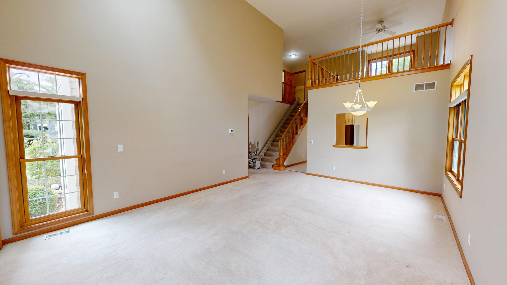 2013 Waverly Circle, St. Charles, IL 60174