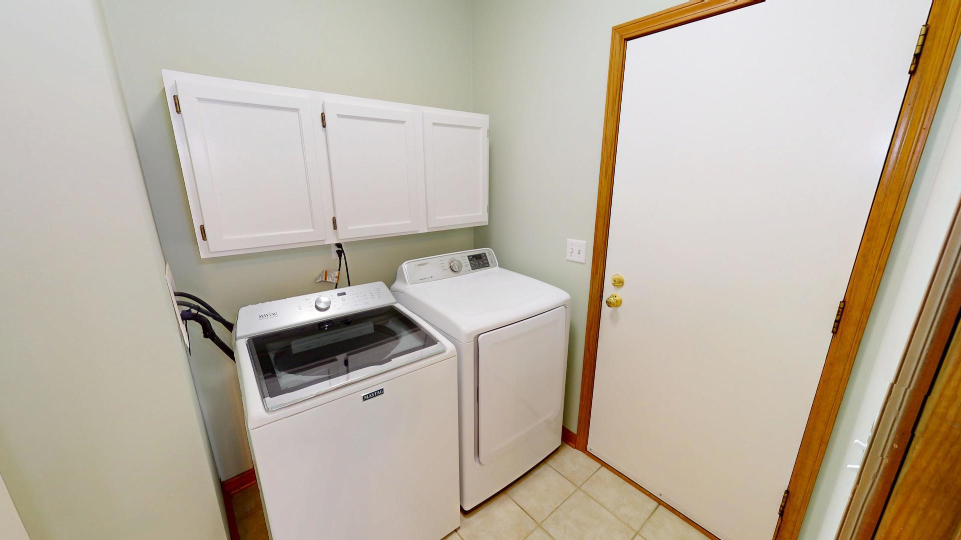 2013 Waverly Circle, St. Charles, IL 60174