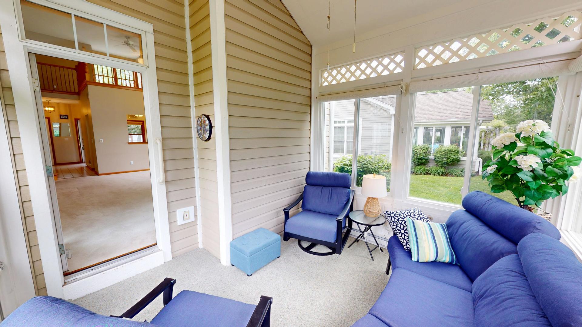 2013 Waverly Circle, St. Charles, IL 60174