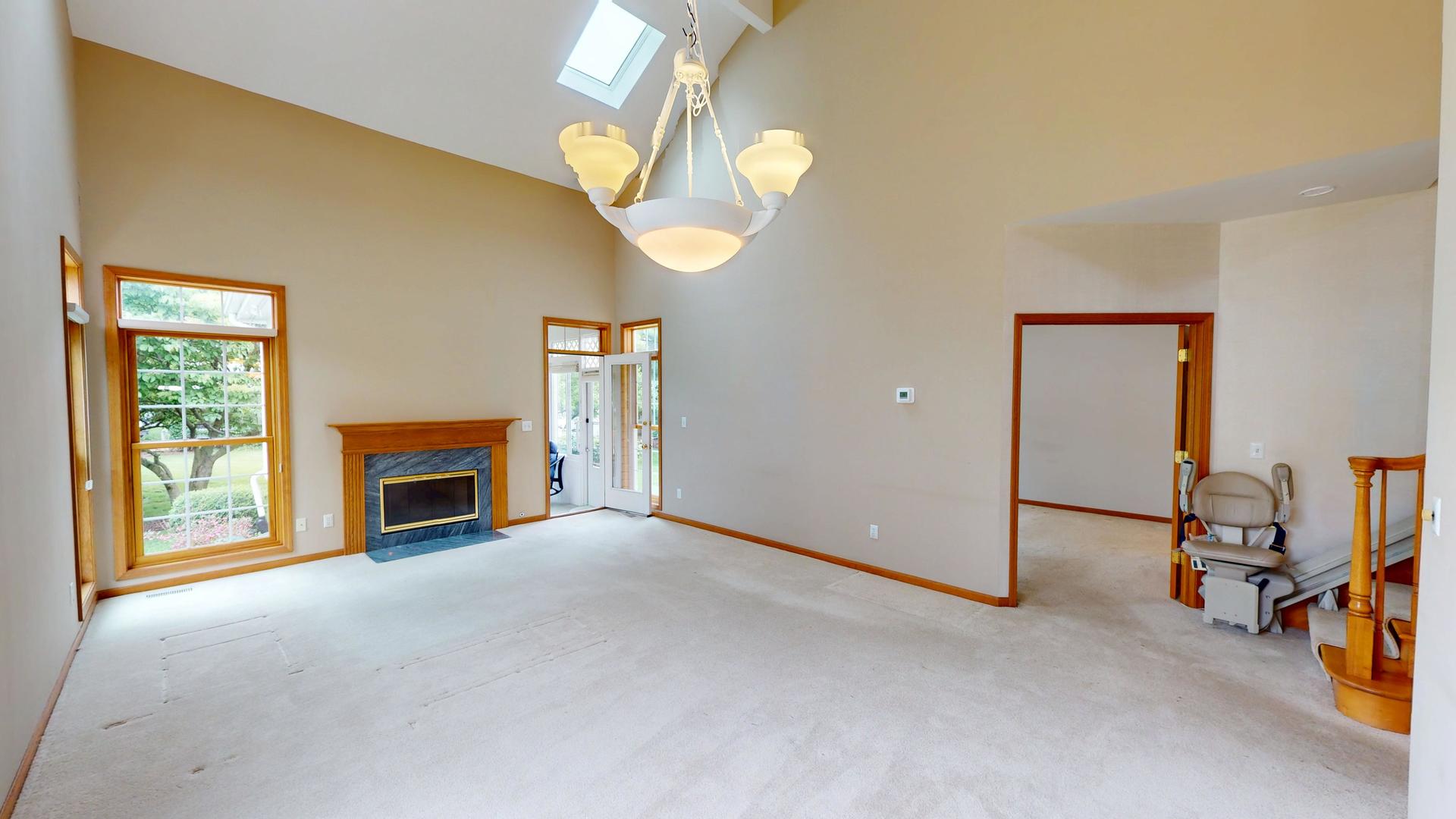 2013 Waverly Circle, St. Charles, IL 60174