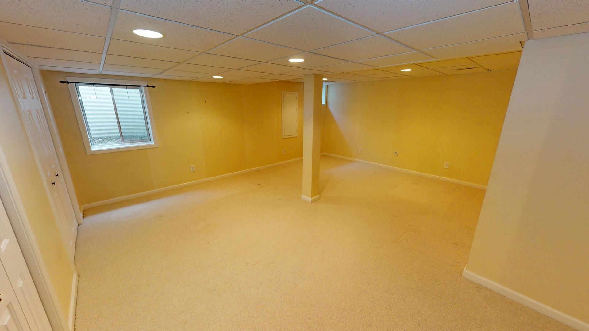 2013 Waverly Circle, St. Charles, IL 60174