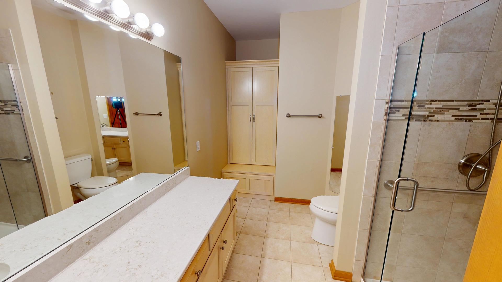 2013 Waverly Circle, St. Charles, IL 60174