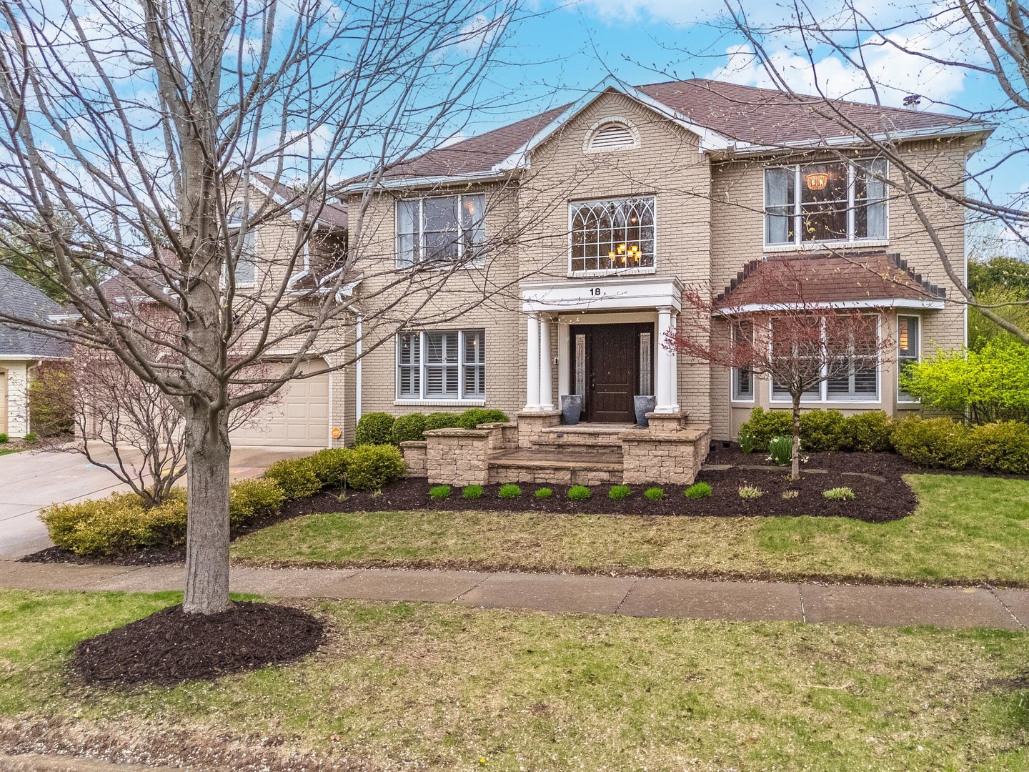 18 Buckhurst Circle, Bloomington, IL 61704