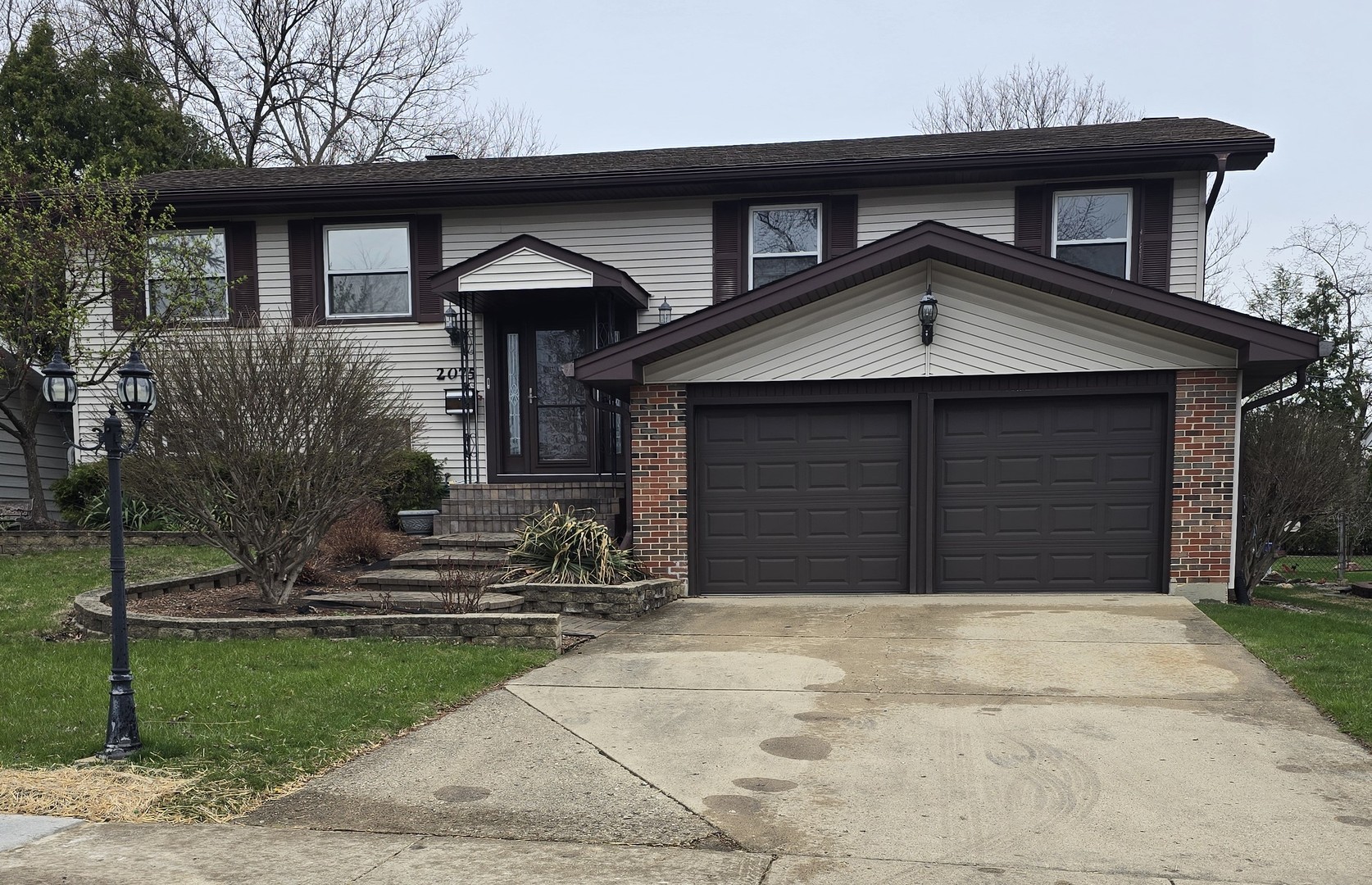 2075 Greenfield Road, Hoffman Estates, IL 60169