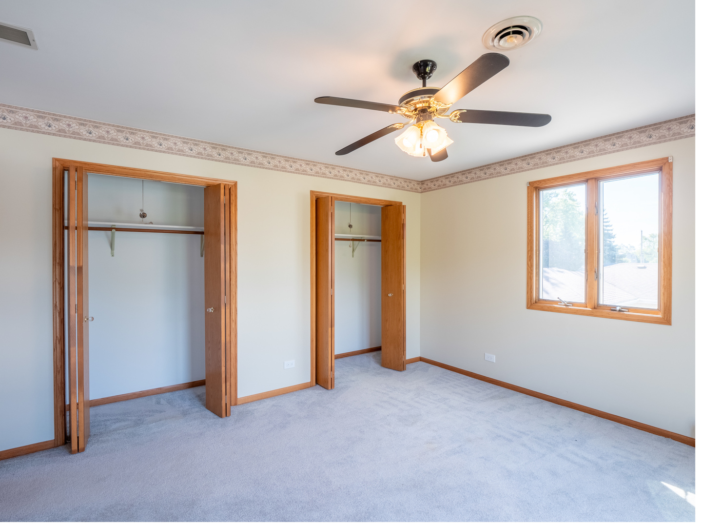 9414 S 69th Avenue, Oak Lawn, IL 60453
