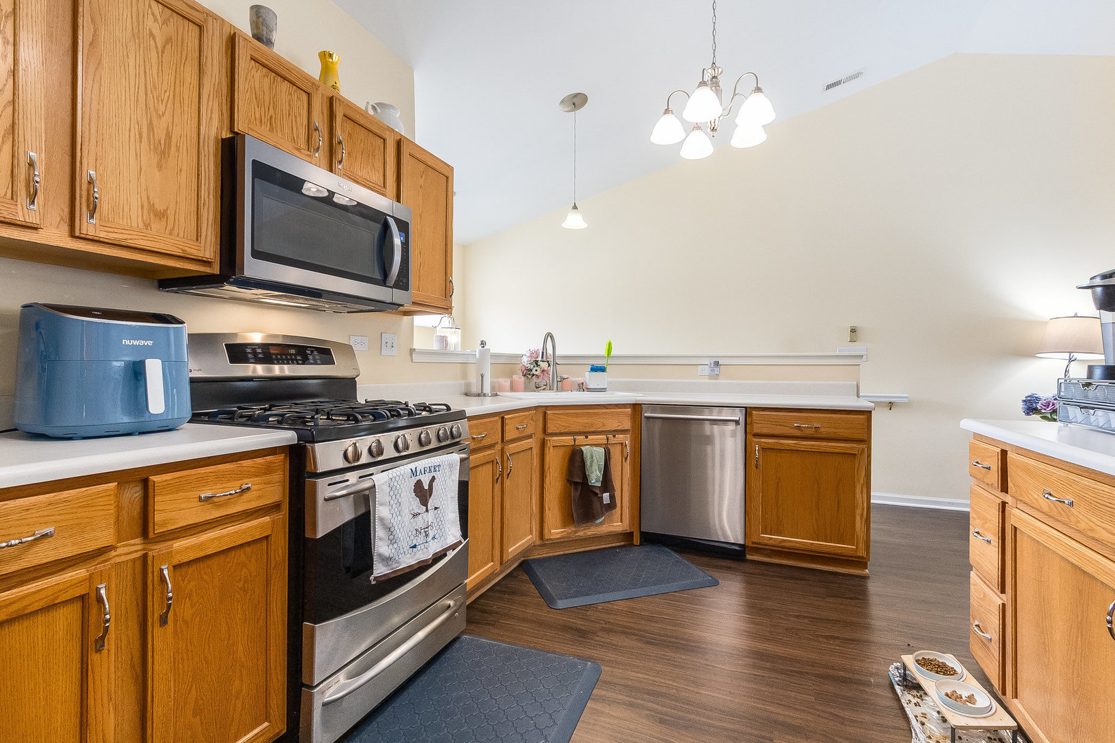 928 Parkhill Circle, Aurora, IL 60502