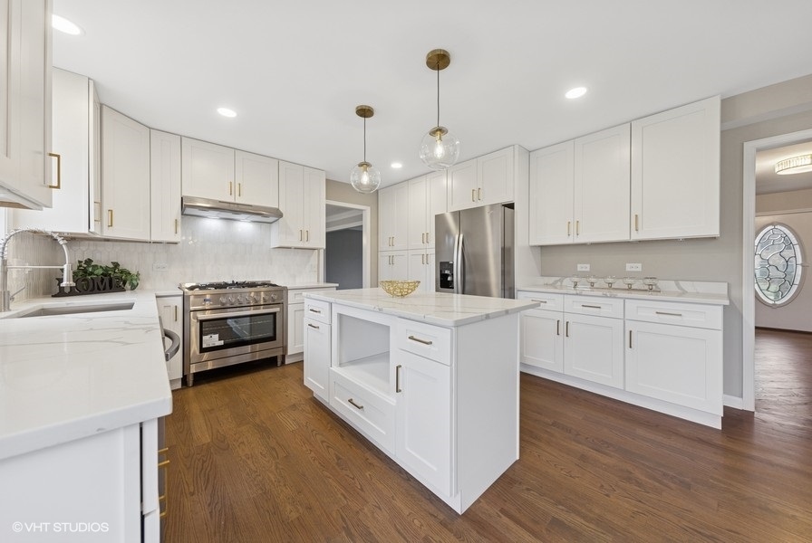 725 CHESTERFIELD Avenue, Naperville, IL 60540