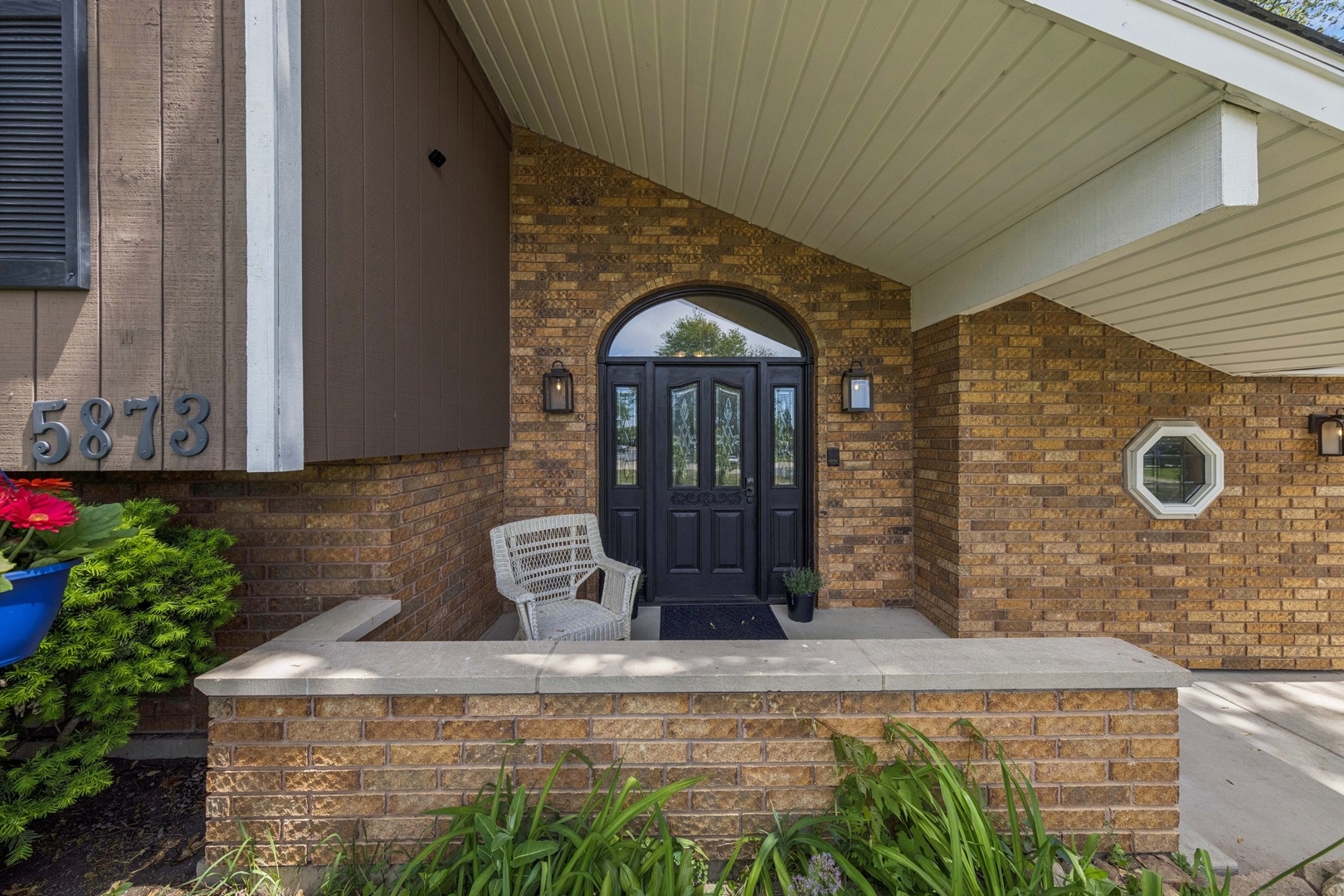 5873 Walnut Avenue, Downers Grove, IL 60516