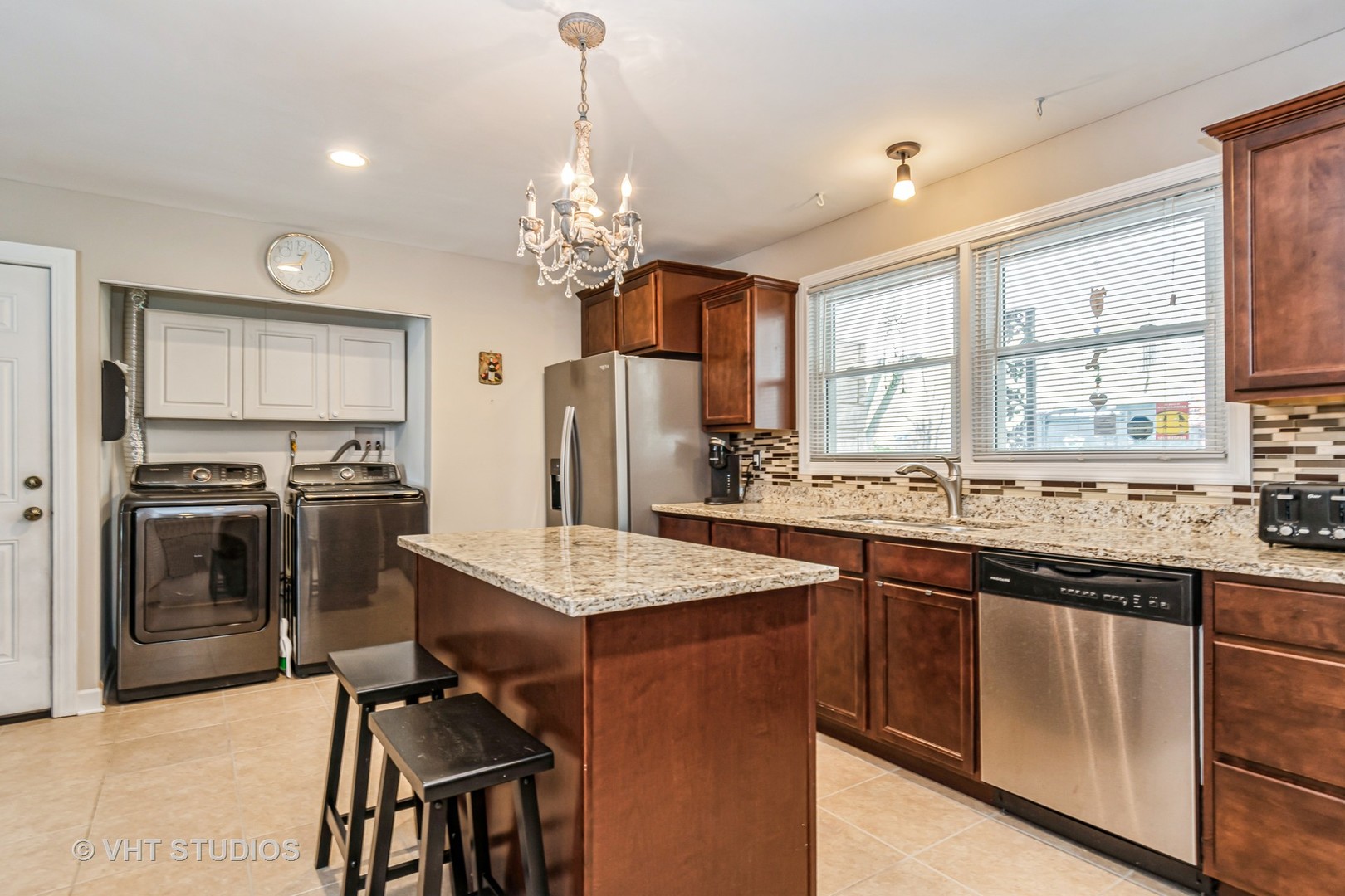 23 ORCHARD Avenue, Oswego, IL 60543