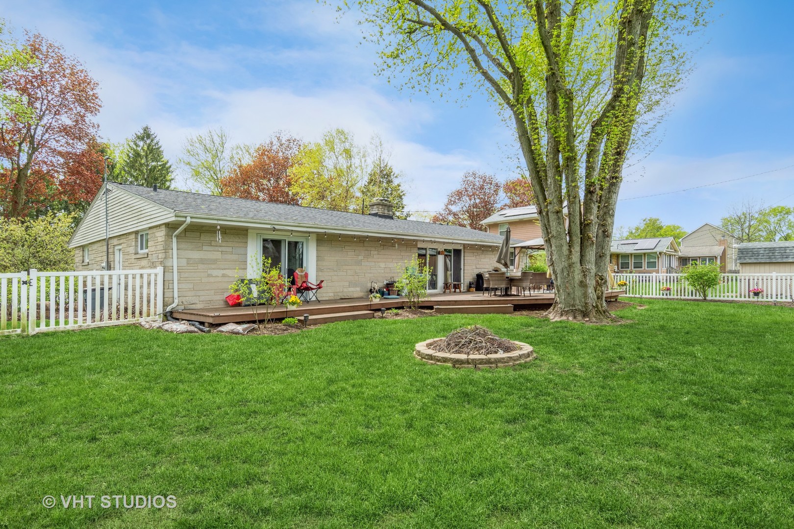 23 ORCHARD Avenue, Oswego, IL 60543