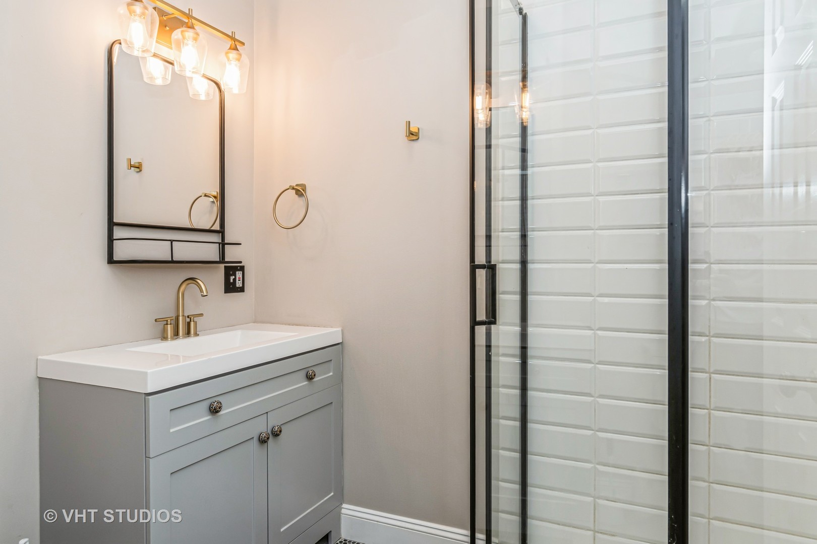 23 ORCHARD Avenue, Oswego, IL 60543