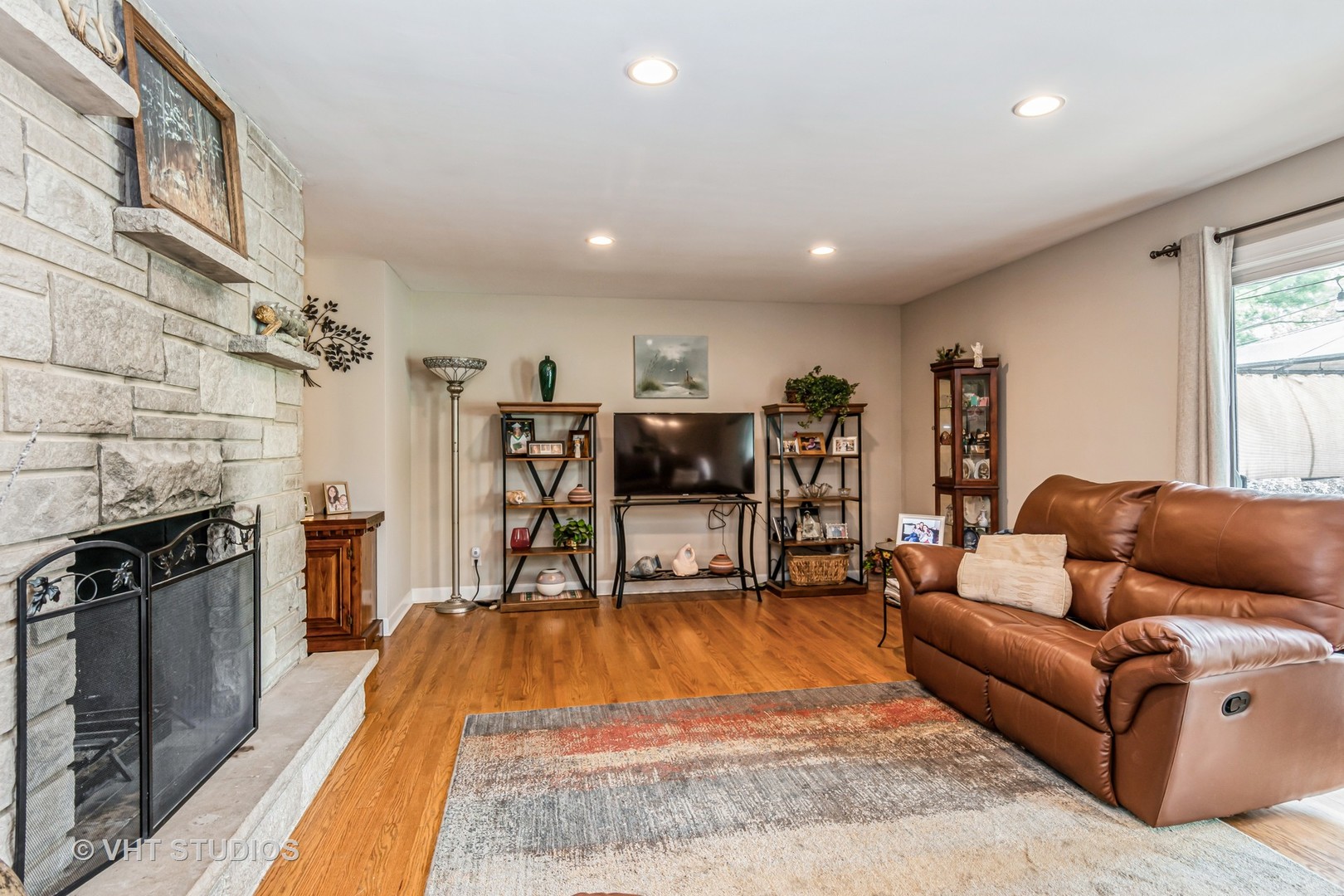 23 ORCHARD Avenue, Oswego, IL 60543