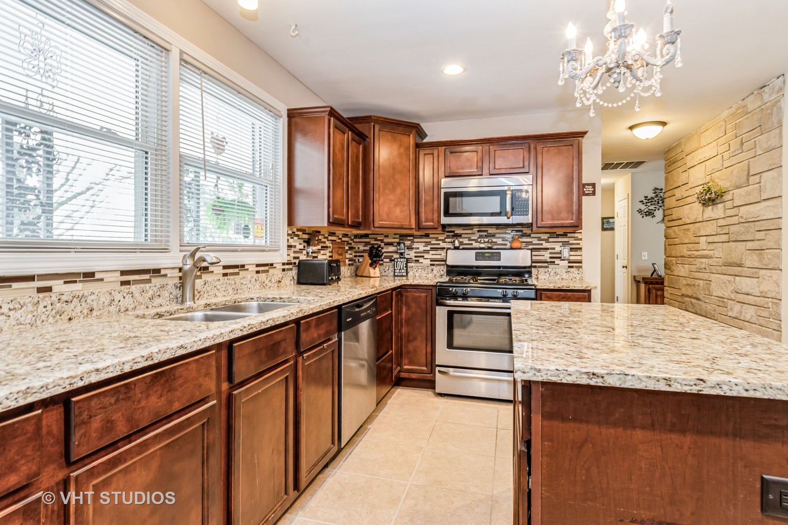 23 ORCHARD Avenue, Oswego, IL 60543