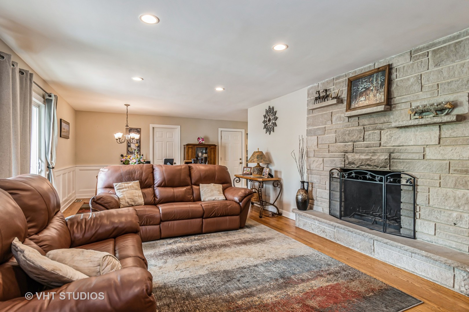 23 ORCHARD Avenue, Oswego, IL 60543
