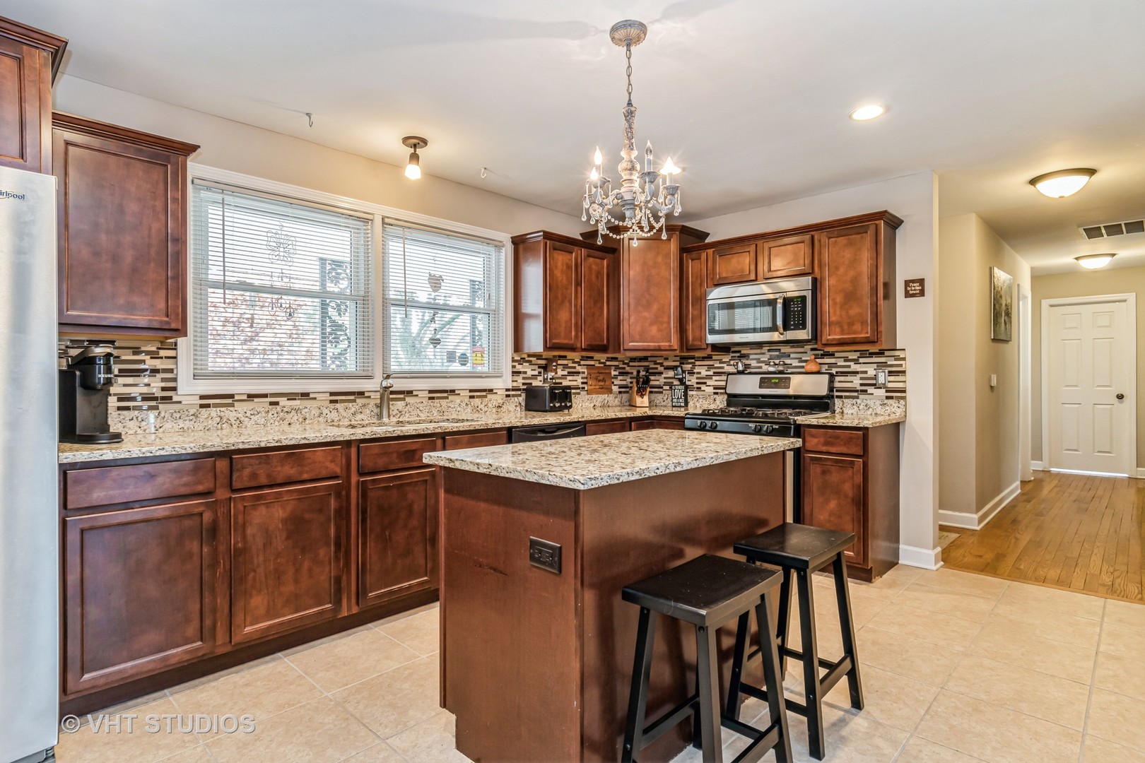23 ORCHARD Avenue, Oswego, IL 60543