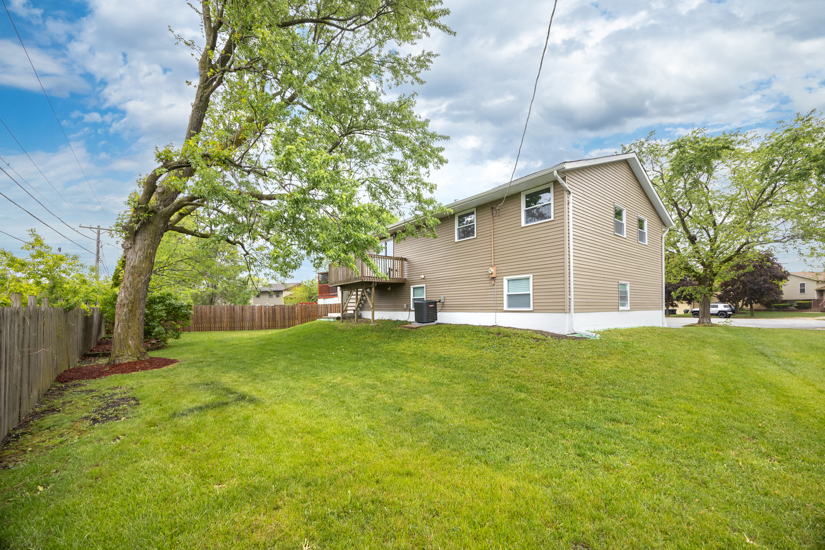 16560 Woodlawn West Avenue, South Holland, IL 60473